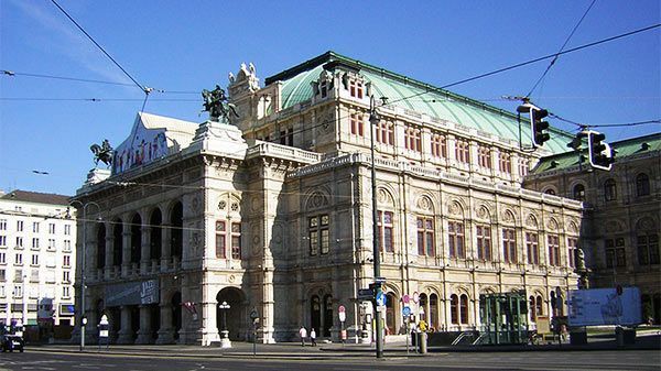 Visit Vienna on your day trip from Prague